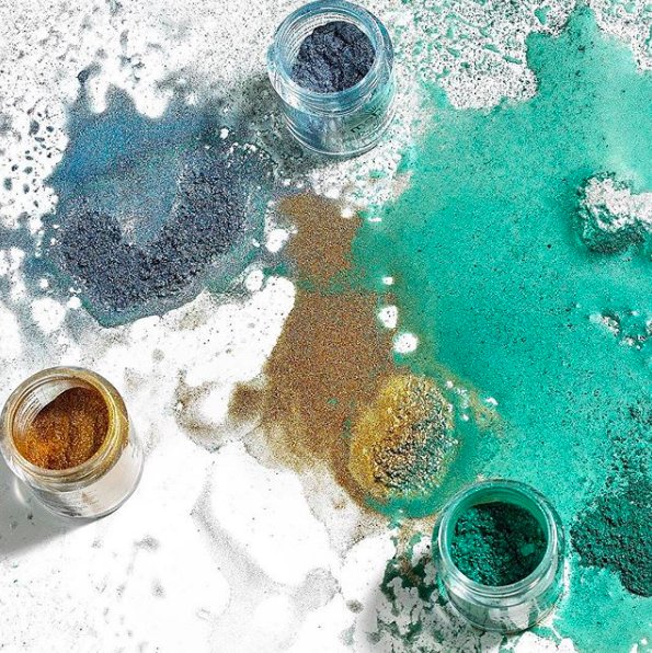 mehronmakeup's tweet photo. Beautiful disaster... #preciousgempowder #purepigment #makeup #teal #saphire #gold https://t.co/1KpliY6E7E