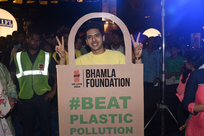 As part of @bhamlafoundatio #BeatPlasticPolution project, activist-philanthropist @Asifbhamlaa , keeping in view the UN Initiative, supported by the BMC and the Pollution Control Board brought in a new thought process into the lives of the common man. 

#BeatPlasticPollution