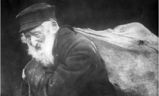 KnockKneedSally's tweet photo. Elmer Spade, inventor of the potato sack. Famously quoted as saying "I just needed to throw my shit into something" Failed to die in an overtly selfish way. https://t.co/QvseqRfTgJ
