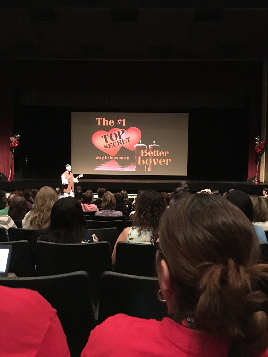 MissStanley203's tweet photo. Teach Like A Pirate! @burgessdave #sseLearn #sselearn2018 #schk12 https://t.co/LaEBlpvoWr