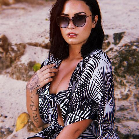rguezpetit55's tweet photo. Usem alguma dessas Tags separadamente para que Demi Lovato possa ser indicada ao PCA.
#ChoiceSummerFemaleArtist Demi Lovato
#ChoiceInstagrammer Demi Lovato
#ChoiceFemaleHottie Demi Lovato
#ChoiceChangemaker Demi Lovato
#ChoiceSongFemaleArtist Sorry Not Sorry https://t.co/rO4L2S8pVh