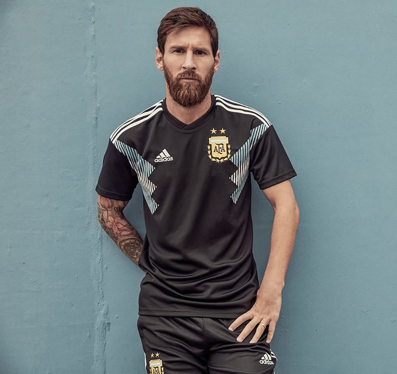 khaziqashraf's tweet photo. Haritu, ada sorang brader dpt jersi World Cup yg aku jual ni. Dia dpt FREE je sebab RT tweet aku. Kali ni, aku nak kasi jersi FREE lagi kat 2 org yg RT tweet ni. Mcm biasa, cukp 3k RT, aku pilih random pemenang. Korg boleh pilih mane2 jersi kat bawah ni

RT demi sehelai jersi https://t.co/ABu8cSpAd8