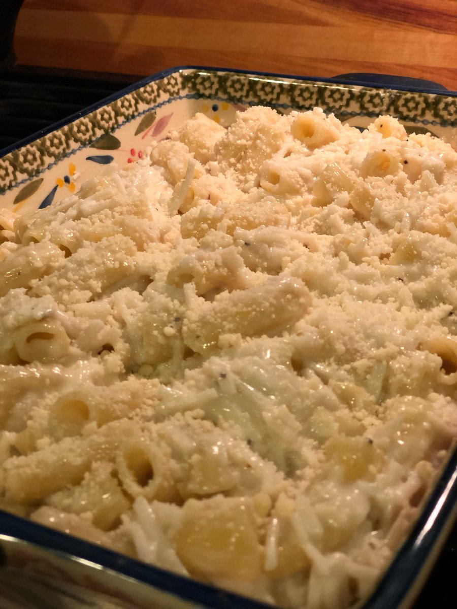CookingWithQue's tweet image. Soooo what if I told you we tested out a new recipe yesterday?

#WhiteCheddar #Vegan #MacNCheez

Listen Saints!!!!!! It’s good! It’s ridiculous!

Yep..  different cheezes! #WhiteChedder  2 different #Parmesans and ..... let me hush!

#CookingWithQue