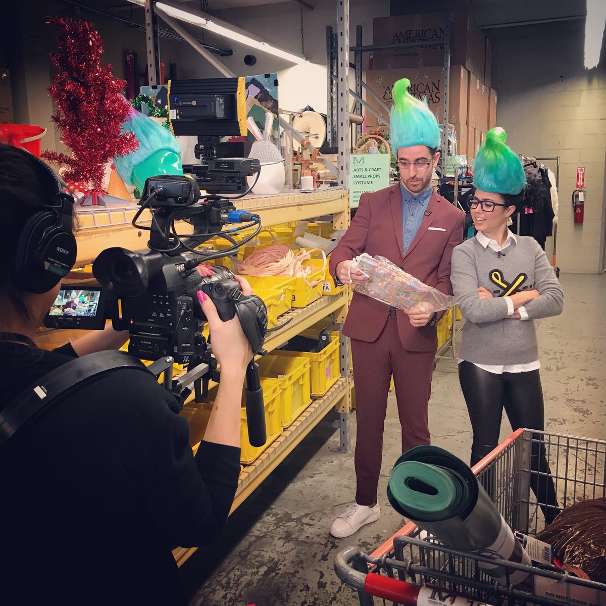PaulCostabile's tweet photo. Doing big fun crafty things with @carlyciarrocchi from The #BigFunCrafty Show! Make sure to watch her super fun show on @universalkids every week night at 5:30p. Also #BeatTheClock is now airing there every night at 8p so go make a night out of it! #networkfam https://t.co/tdnbQjljt0