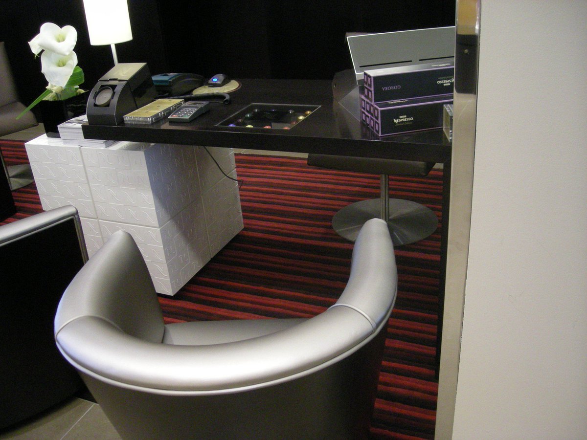 ferreirasarugs's tweet image. Nespresso Store Project
📌Paris
Find more: ferreiradesa.pt/projects.php?p…
#store #designstore #nespressostore #nespresso #paris #rug #decor #storedecor #luxurydesign #luxurydecor