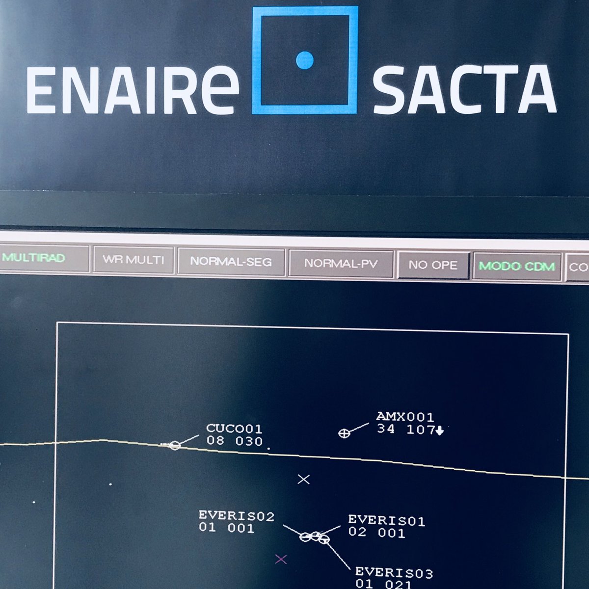 ENAIRE's tweet image. Así hemos visto por primera vez en España #drones integrados en sistema de control aéreo de @ENAIRE gracias a @everis y @AirMapIO #poweredbyAirMap

CUCO y MEDICALS son tráficos simulados 🎧 🚁 Más info sobre la demo de hoy en @gutma_org ➡️ bit.ly/2HoW19U
