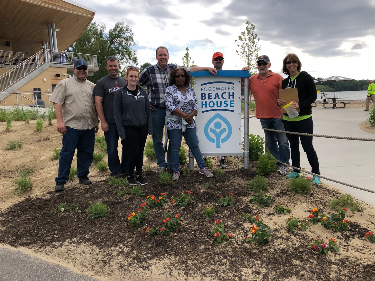 Arkinetics_Inc's tweet image. Together we collected 38.5 lbs of trash at Edgewater Beach as part of the @A4GL adopt a beach program. We collected data to be used in research to develop programs to prevent litter in our Great Lakes.  #GiveBackMoveForward #Adoptabeach #Arkineticsis30 #30years30hours