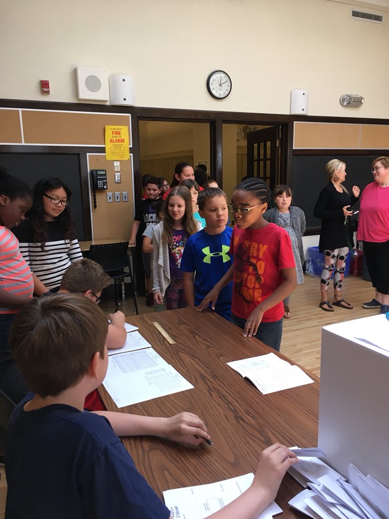 Mrs. Pfaff tweet media