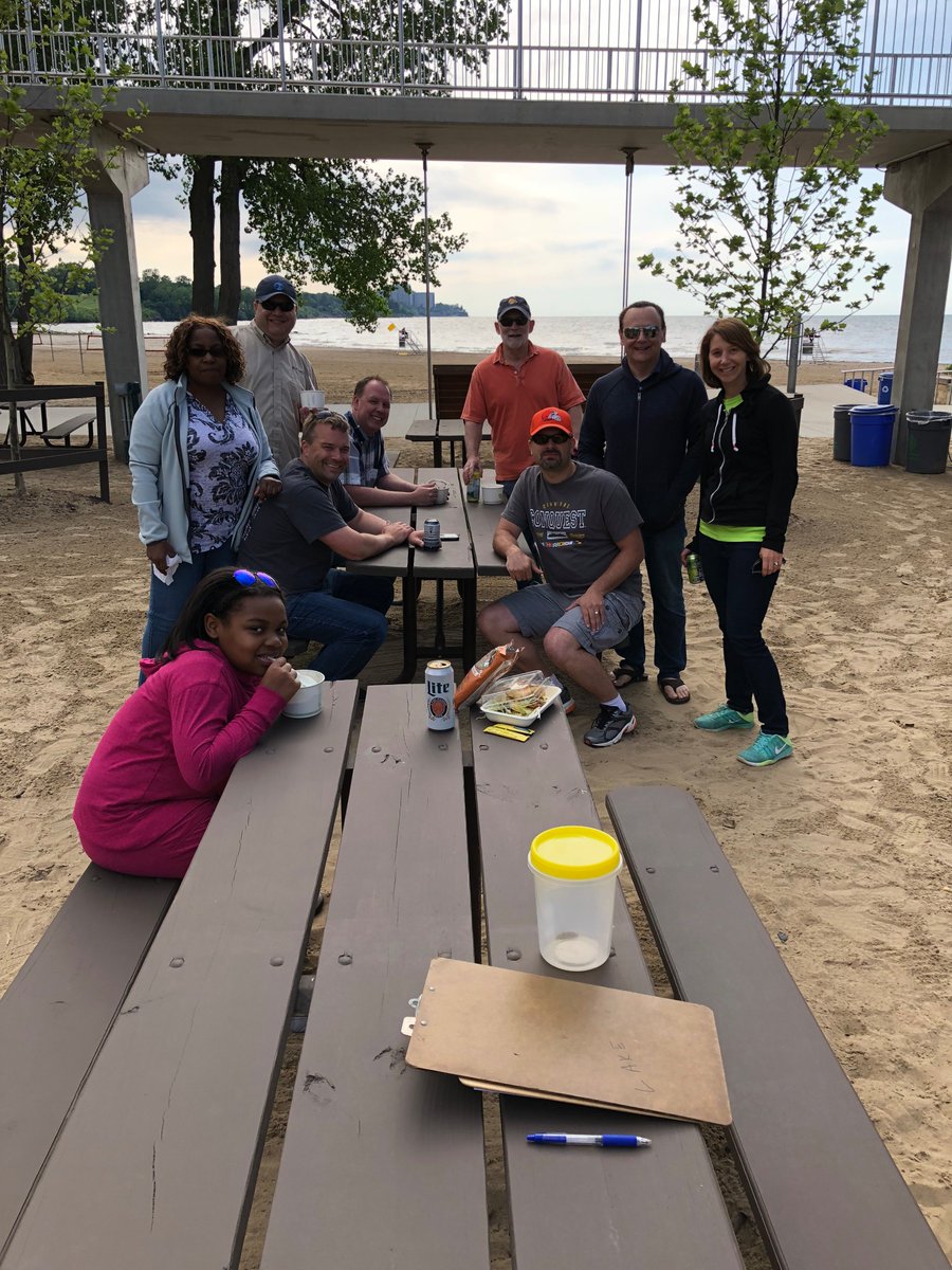 Together we collected 38.5 lbs of trash at Edgewater Beach as part of the @A4GL adopt a beach program. We collected data to be used in research to develop programs to prevent litter in our Great Lakes.  #GiveBackMoveForward #Adoptabeach #Arkineticsis30 #30years30hours