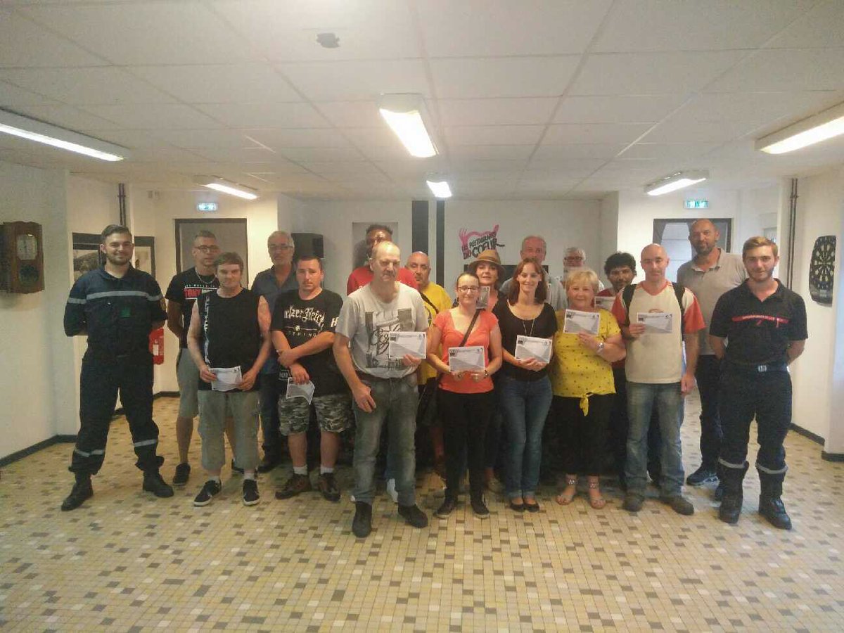 SDIS57's tweet photo. Formation @GestesSauvent au centre de réinsertion des @restosducoeur de Schorbach. 2e action du Comité Départemental de la Jeunesse Sapeurs-Pompiers @MoselleCD57 ayant pour but de former et valoriser les personnes en difficultés. @cdj_57 https://t.co/XB0hjdrtp8