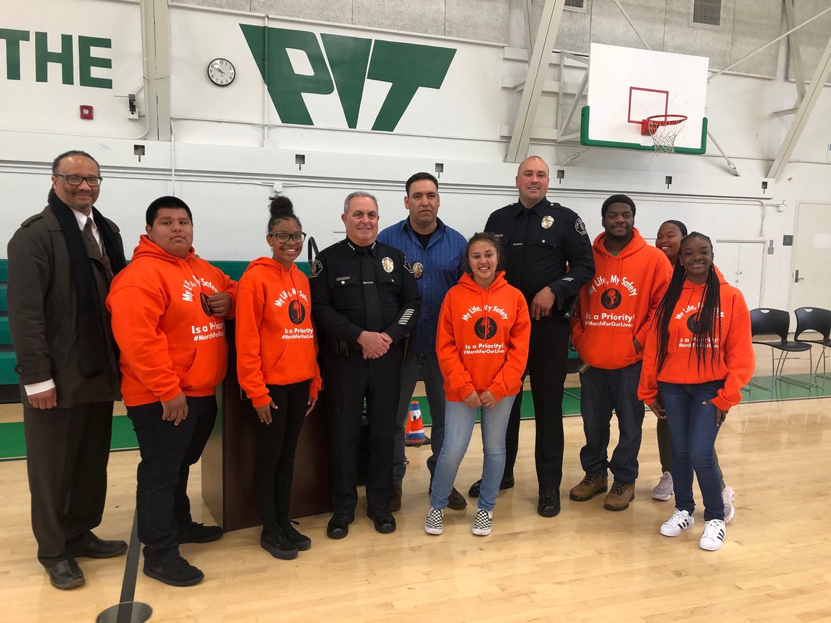 StudentsLeadLA's tweet photo. There isn’t one solution to the injustices of school shootings. Reaching common ground, entrusting school police officers &amp; school safety procedures is part of a much larger solution. #neveragain #marchforourlives #letsfindaresolution @zionkelly18 @davidhogg111 @Emma4Change https://t.co/g4cR3BxFwP