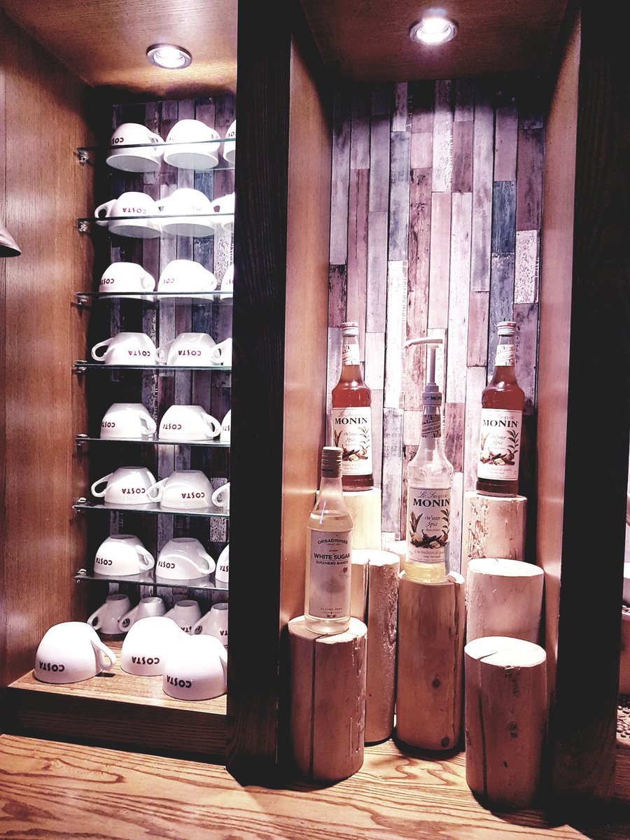 LizPhasey's tweet photo. The new look bar at the Smugglers Retreat @Smugglers16 @BenHBTT @JoGolding6 @JoWatling @StaplesClaire https://t.co/OZ0vqjSoow