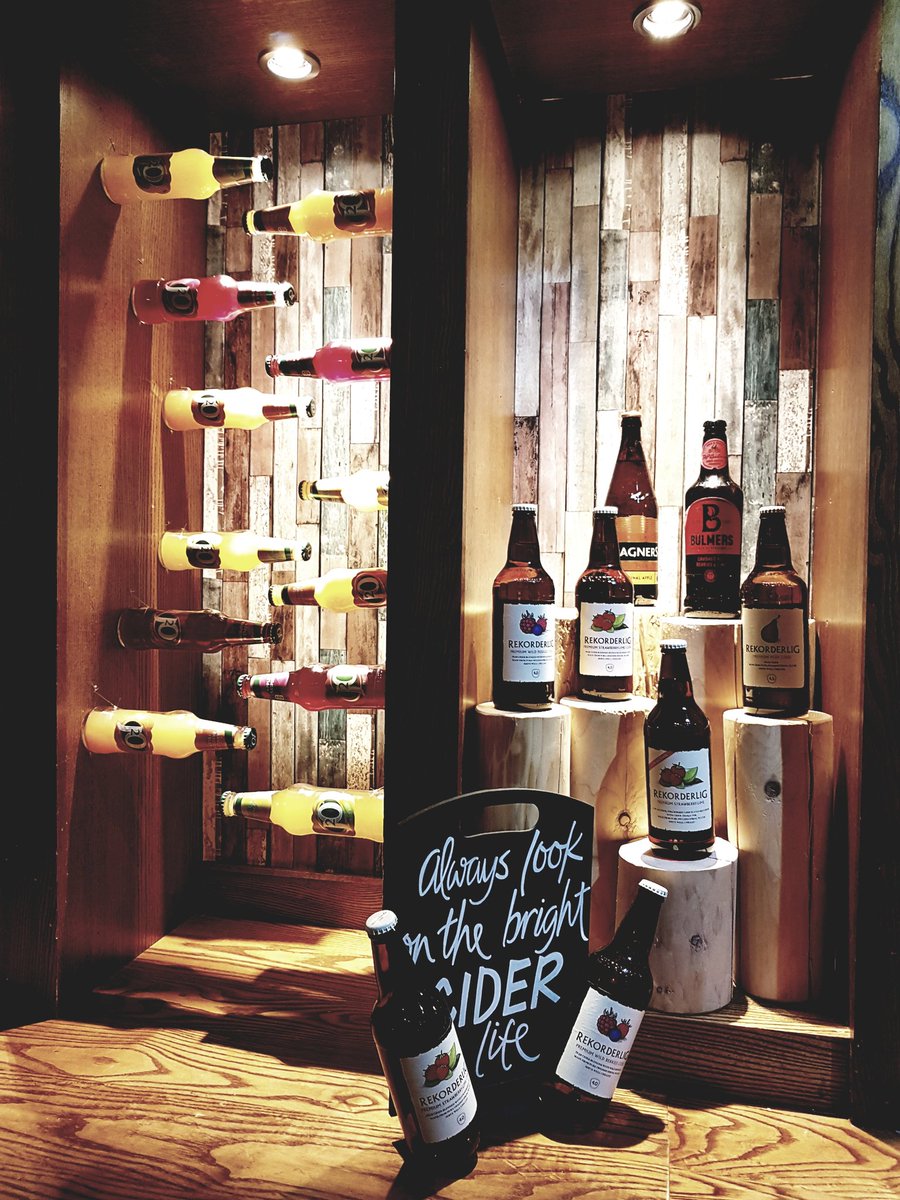 Liz Phasey (@lizphasey) on Twitter photo 