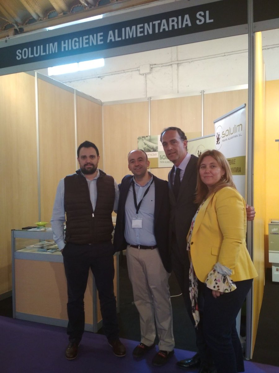 Solulim's tweet photo. Jornada para profesionales en la @FICGuijuelo Analizamos el sector en la visita al stand de nuestros clientes #networking #Solulim https://t.co/SU7fivRC5n