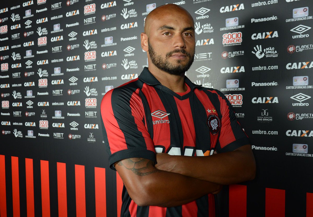GremioBmr's tweet photo. É OFICIAL JONATHAN EX-ATLÉTICO PARANAENSE É NOSSO NOVO JOGADOR, ELE VEM PARA REFORÇAR O TIME NESTA TEMPORADA QUE PROMETE, E MUITO!!! #ÉTUDONOSSO #GRÊMIO #AZURRA https://t.co/85W0J0LmB0