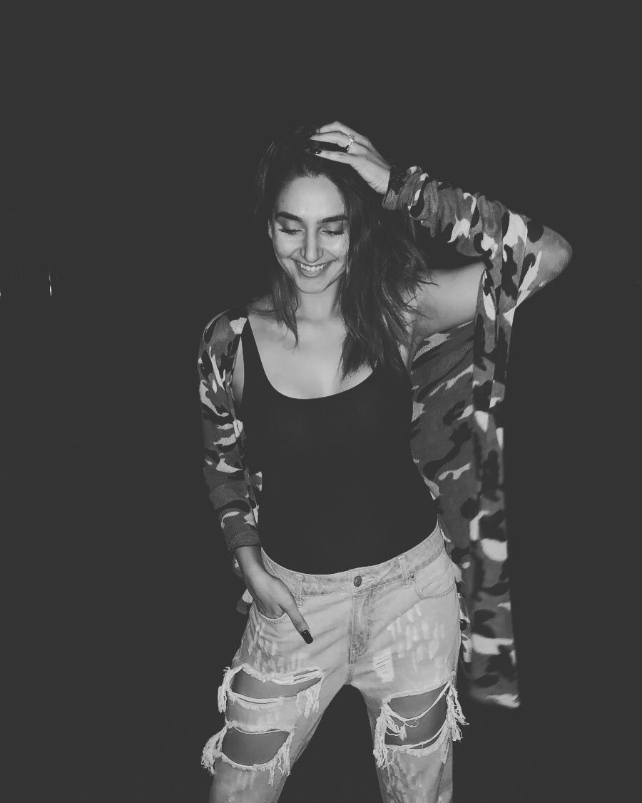raginidwivedi24's tweet photo. Midnight postings and smiles โค๏ธ๐
#NoFilterTour #BREAKING #raginidwivedi #Smilesbreaktheinternet #HappyToHelp #poser #candid #blacknwhite #Bengaluru #karnataka https://t.co/ITJcGcmAkd
