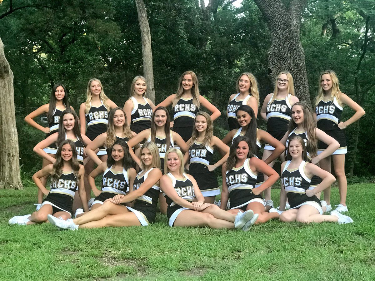 The 2018-2019 RCHS Varsity Cheer team! 📣