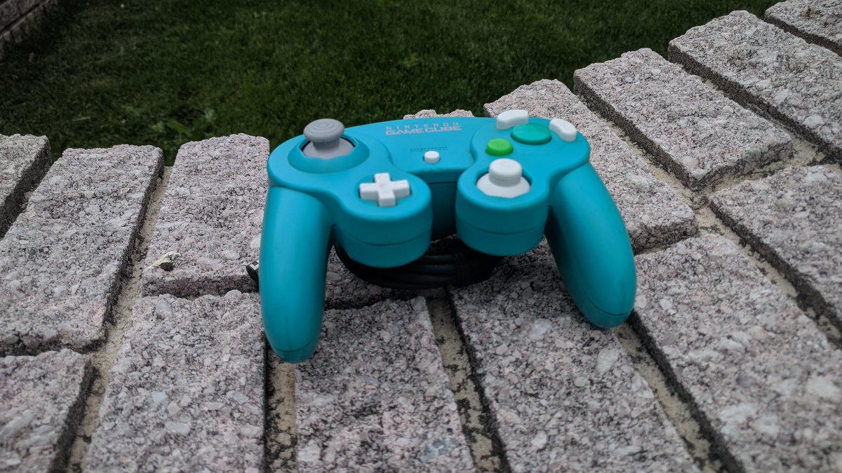 ShinGio_'s tweet photo. To celebrate 400 followers I'm gonna giveaway this controller that I've modded and customized.
Includes:
- Tactical z trigger
- Lubed triggers and sticks
- Custom buttons
- Snapback Reduction

Just RT and Follow I'll be announcing the winner on June 13th!

[Limited to US only] https://t.co/YkaUDmDBAA