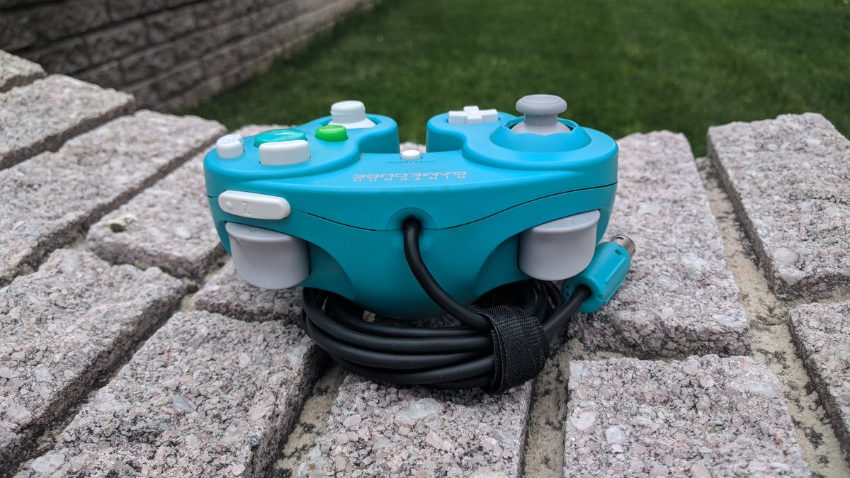ShinGio_'s tweet photo. To celebrate 400 followers I'm gonna giveaway this controller that I've modded and customized.
Includes:
- Tactical z trigger
- Lubed triggers and sticks
- Custom buttons
- Snapback Reduction

Just RT and Follow I'll be announcing the winner on June 13th!

[Limited to US only] https://t.co/YkaUDmDBAA