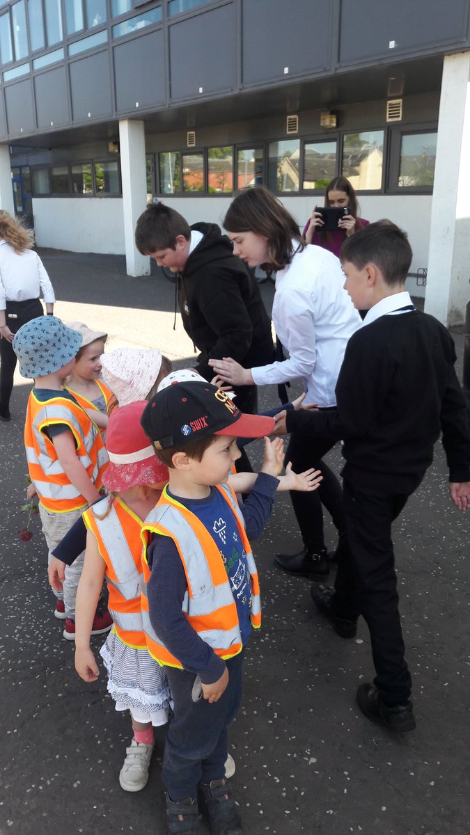 knox_eco_comm's tweet photo. Thanks @PearTreeNursery for coming to Knox Academy to do another litter pick with the Green Team! We were so productive! Team work is the dream work! @knoxacademy https://t.co/QFfj62F4cW