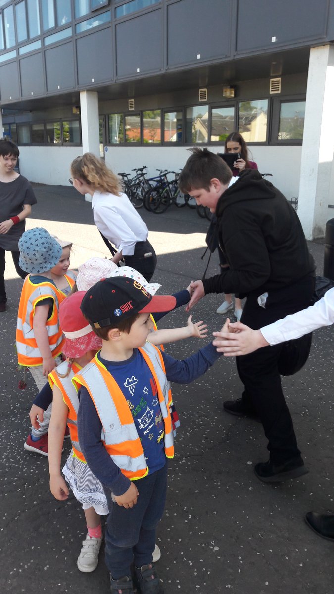 knox_eco_comm's tweet photo. Thanks @PearTreeNursery for coming to Knox Academy to do another litter pick with the Green Team! We were so productive! Team work is the dream work! @knoxacademy https://t.co/QFfj62F4cW