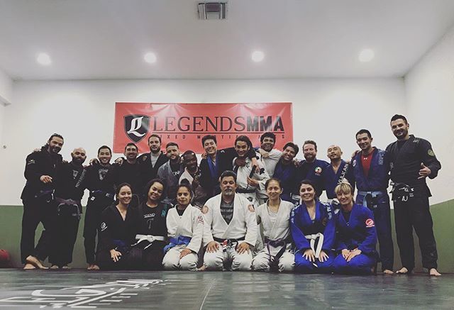 legendsmma's tweet photo. Jiu Jitsu was 🔥🔥🔥 last night! Congrats to our 2 new purple belts!!!
.
.
.
#legendsmma #twflosangeles #clubejiujitsu #mma #bjj #getinandtrain https://t.co/0qdHfyeEHN https://t.co/dnrz9pRjny