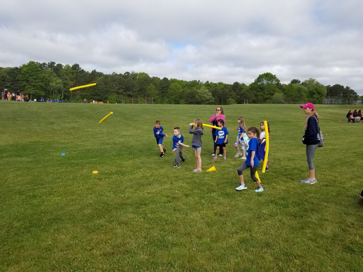 MrsSouzaKCC's tweet photo. 1st Grade Field Day fun! #mashpee https://t.co/7gOaFaGdFf