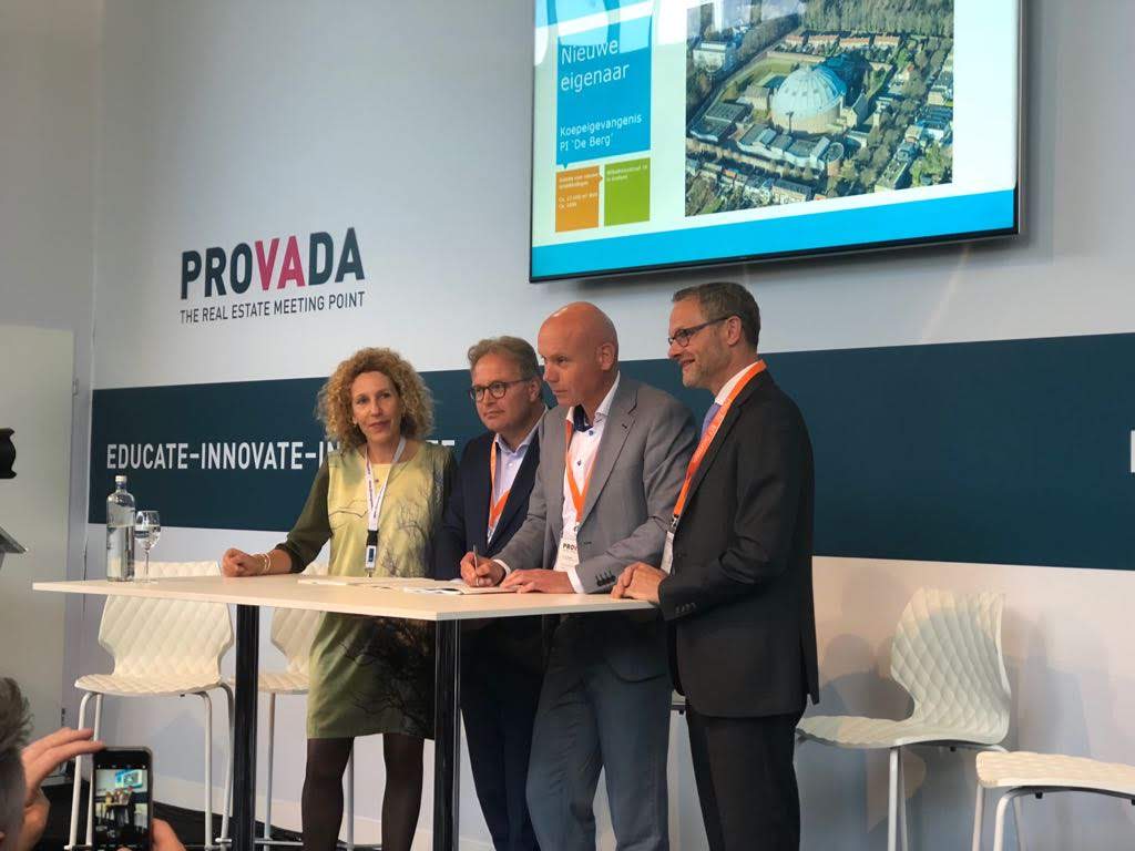 De sleutel is binnen! Vanaf vandaag zijn Hans ter Steege en Gijs Takkenkamp sleutelbewaarders van de Koepelgevangenis in Arnhem! #Arnhem #koepel #gevangenis