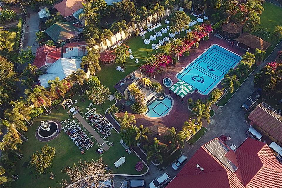 HamiltonsResto's tweet photo. Hamilton's is undoubtedly the premier venue for your Special Day.
Out unique and beautifully manicured environment offers the perfect
setting for Special Occasions of all kind. visit our website for reservations https://t.co/AHMhMsCRcC @HamiltonsResto #GardenParty #Wedding #party https://t.co/WU5SqewfXl