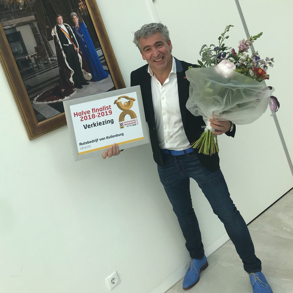 autokuilenburg's tweet photo. Enorm trots op ons team ! Wij zijn halve finalist bij de verkiezing van Autobedrijf van het jaar 2018/2019 en laten 3300 bedrijven achter ons ..... nu gaat het erom spannen, kunnen we de finale bereiken .... #bovag #autobedrijfvanhetjaar https://t.co/d3c1gTKlr0