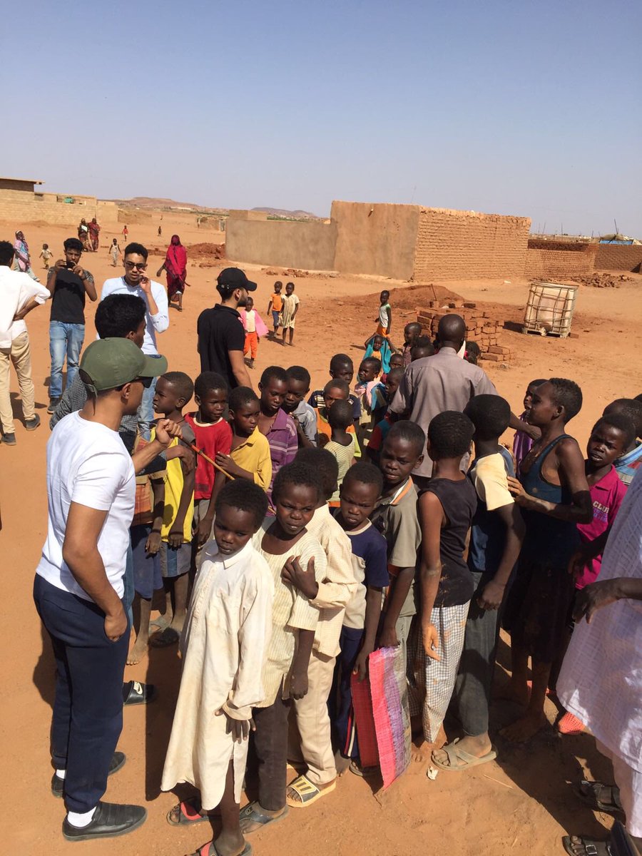 tweet_emmanuelK's tweet photo. Aboudis and Khalids give back. Day 2 ✅ https://t.co/schcUJVgIo