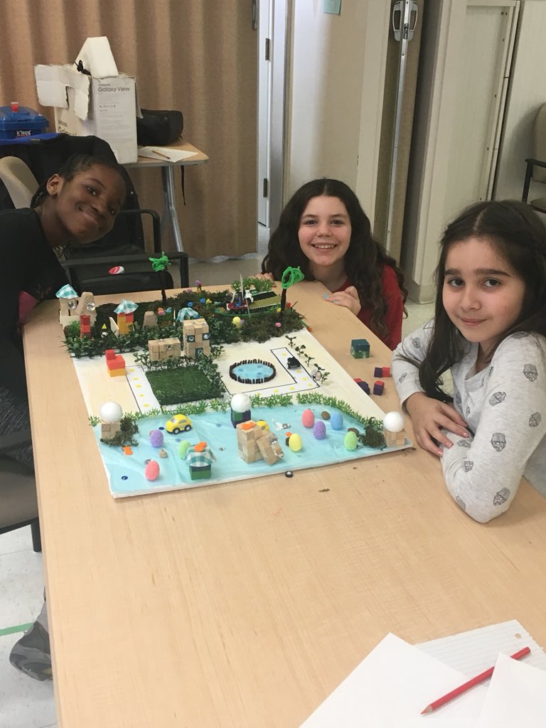 wizkidlearning's tweet photo. Smiles all around for National Higher Educational Day. @wizkidcoding we create pathways for kids to achieve their future educational goals. #wizkidcoding #NationalHigherEducationDay #coding #steam https://t.co/6dOxLRDnsz