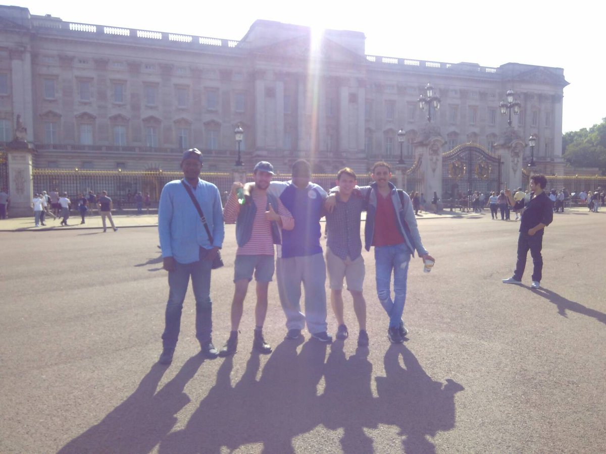 GaskellGarden's tweet photo. We stopped by Buckingham Palace &amp; now we're having a rest in St. James' Park, getting ready for #WFC2018 with @CONIFAOfficial tomorrow. One of our asylum seekers, Adel, said:
"I'm so excited to be in London, I learnt about it in school in Iraq, and my dream was always to visit". https://t.co/X6updNY26L