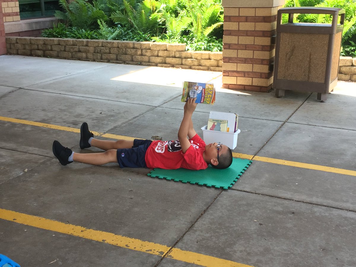 TroupClassSSP's tweet photo. Taking advantage of the nice weather and moving our learning outside... Nothing beats reading in the warm, summer shade! 😎📘 https://t.co/nCfD962eC8