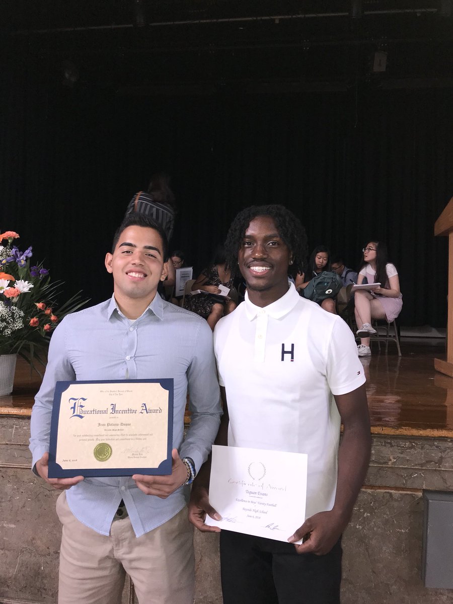 PalacioJean's tweet photo. 107 Points combined in 2017 💫 💉
#Seniorawards https://t.co/hVvxaeiCu2