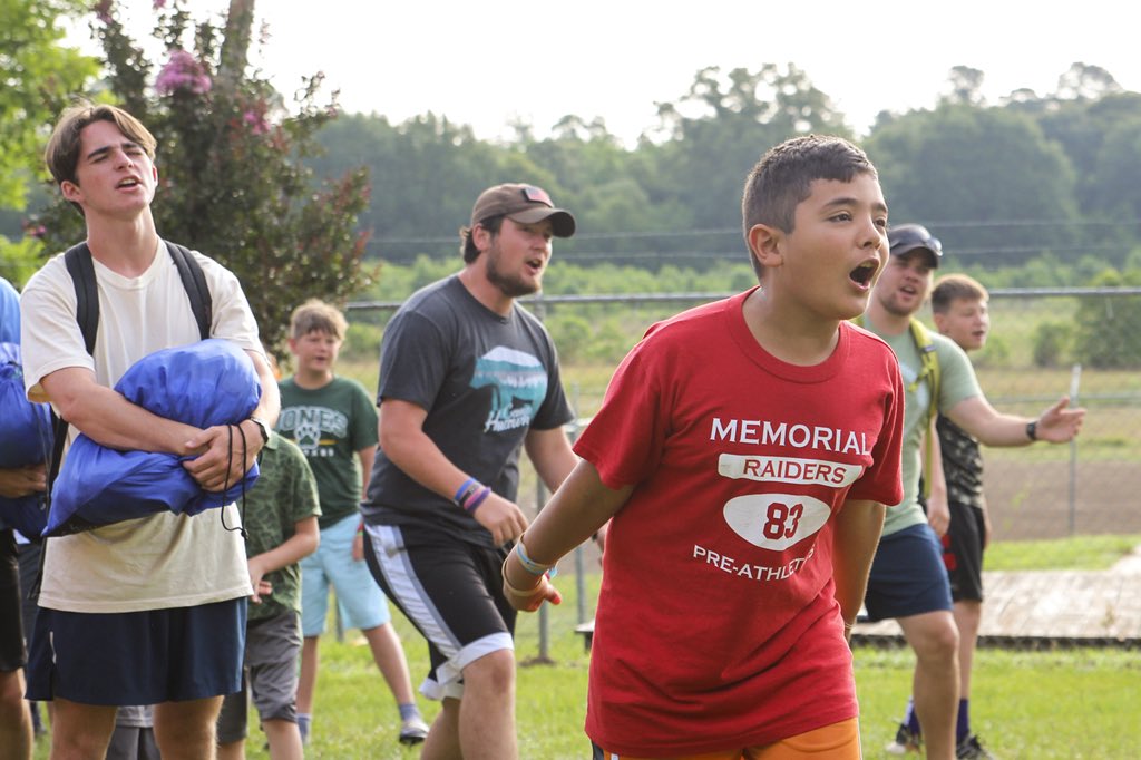 camphuawni's tweet image. Boys camp loves flag raising! #simplefun #camphuawni