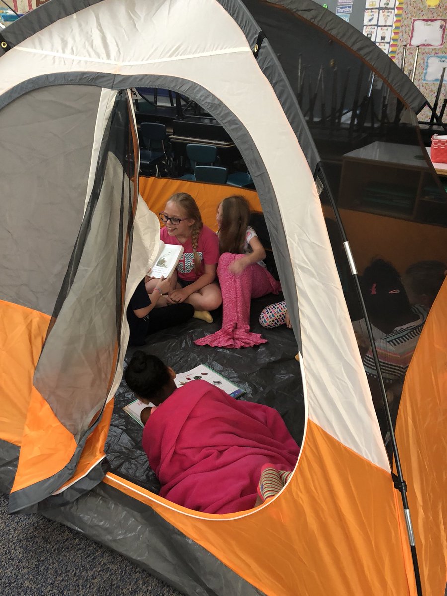 Reading under the stars ✨ #ecesreads #ecessoar @ECEreads <a href="/GroovyGang4/">Groovy Gang</a>