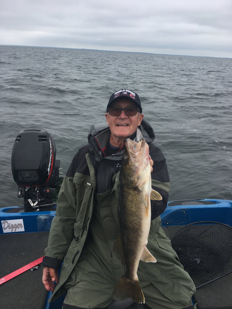 KKellyWalleyes's tweet photo. More great #walleye for the Fitzpatrick crew #lakewinniemn #bigwinnie https://t.co/aBxWLZdCjh