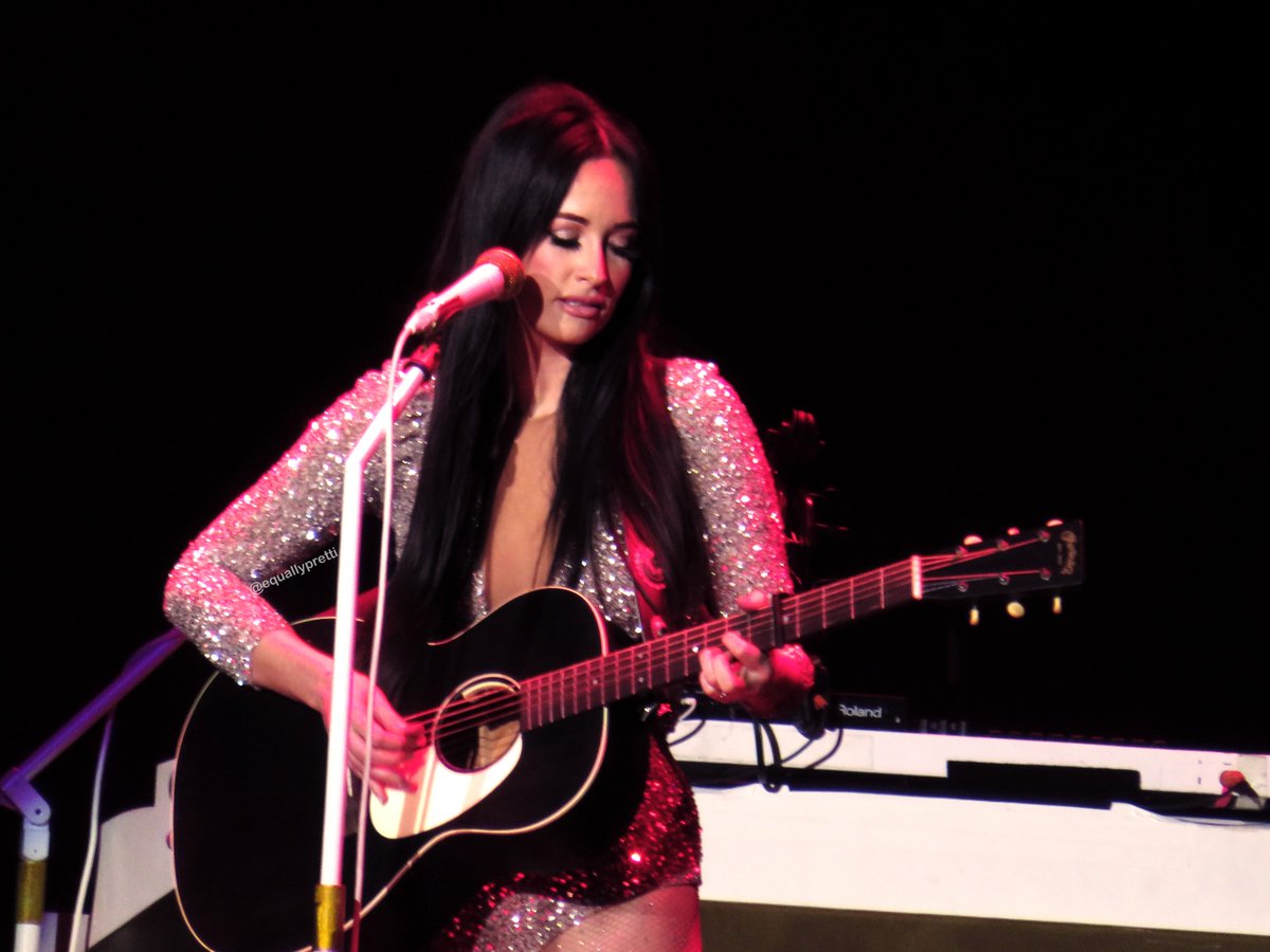 Kacey Musgraves opening the show! 