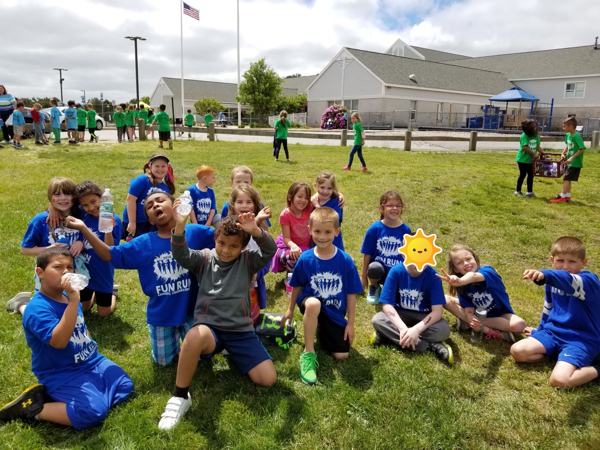 MrsSouzaKCC's tweet photo. 1st Grade Field Day fun! #mashpee https://t.co/7gOaFaGdFf