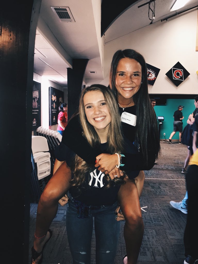 karsen_harlien's tweet photo. Happy 18th googly bear!!! So thankful for everything you do๐ i love you so much๐โก๏ธ๐ฏ๐ป๐ต๐ #she18 @cmilllaa https://t.co/sGkijPVUIC