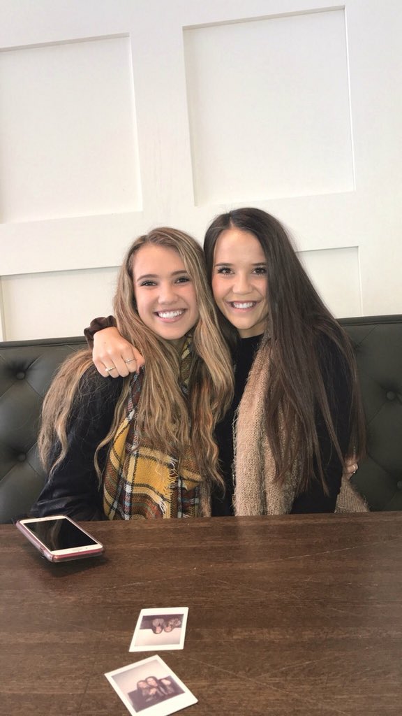 karsen_harlien's tweet photo. Happy 18th googly bear!!! So thankful for everything you do๐ i love you so much๐โก๏ธ๐ฏ๐ป๐ต๐ #she18 @cmilllaa https://t.co/sGkijPVUIC