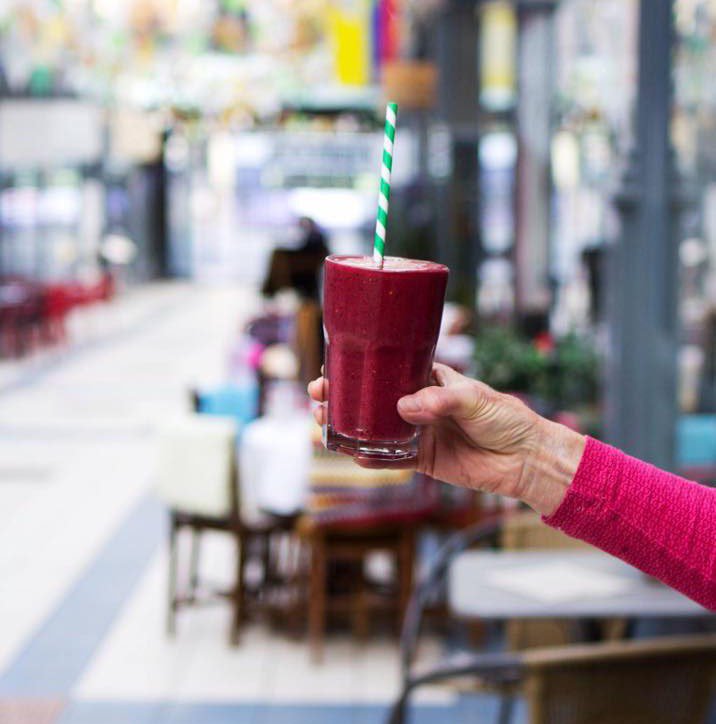 RootsandFruitss's tweet image. Freshly made smoothies available at Roots and Fruits! Available to drink in or take away 🙂 
Including mixed berries! berries are high in phytochemicals which is believed to help protect our cells from damage 
#plantbased #vegan #grandarcadeleeds