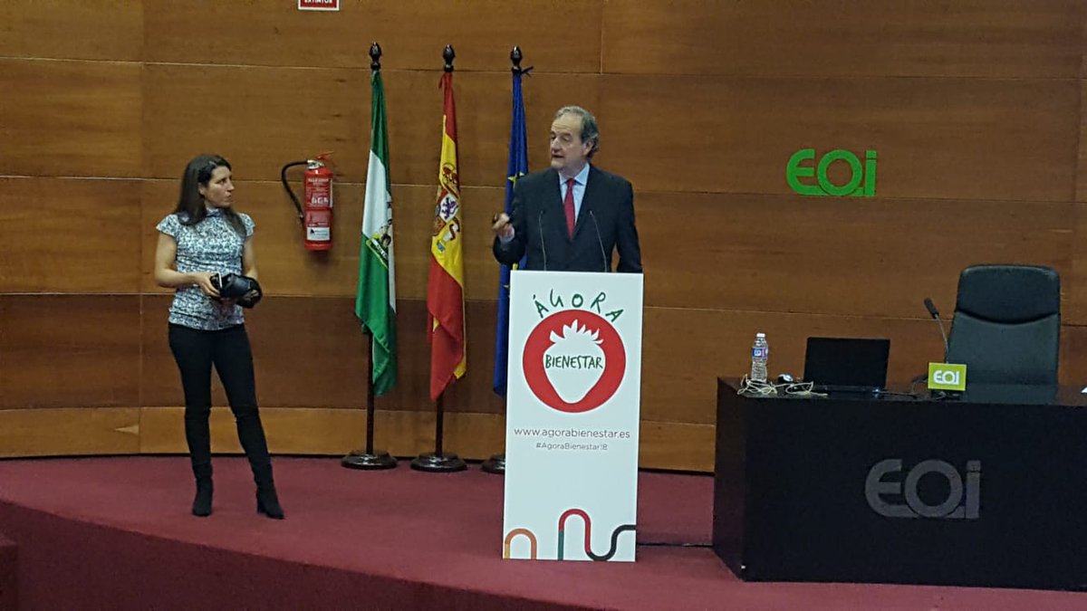 AgoraBienestar's tweet photo. @luiscarboneroz Luis Carbonero y Beatriz Delfa presentan #TalentGivers de Itwillbe, un programa de sensibilización para prepararse para una jubilación feliz, aportando su talento y valor a la sociedad en #ÁgoraBienestar18 . https://t.co/JDUafKuSdk