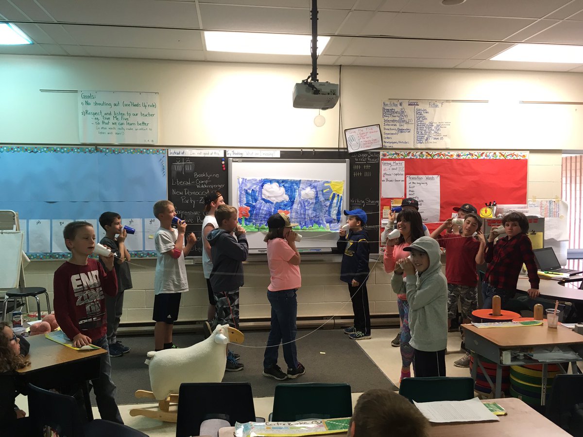 Linda_Shantz's tweet image. Those darned kids, always on their phones #Gr4Science #experimentswithsound #thesereallywork @JDHodgsonES #TLDSBlearns