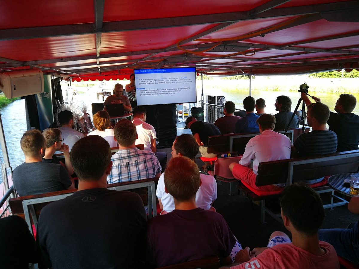 To je poprve, co se ucastnim prednasky primo na plujici lodi. A vite co? Je to bozi! #srazPratelPhpPardubice