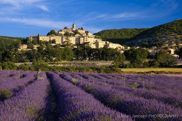 TourismPlan's tweet photo. The visual romance of Provence https://t.co/TjTlIxX8Eo Brilliant #photography by @BJannsenPhoto via @JeffTitelius https://t.co/4C02P3xIIB