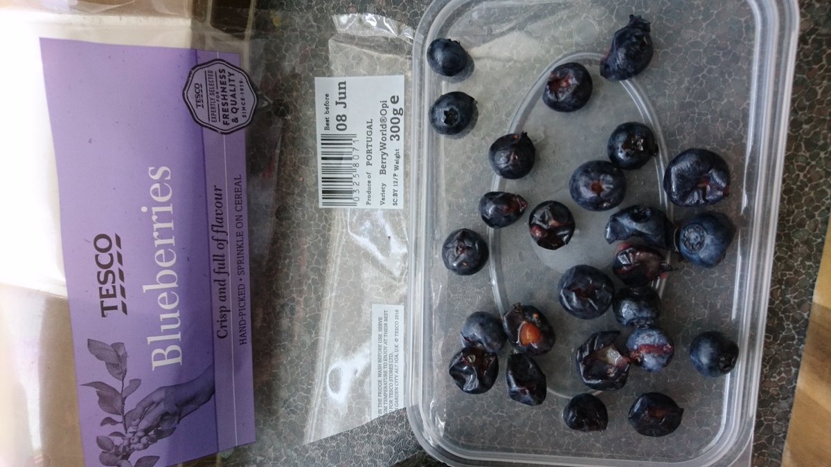 £3 for a punnet of blueberries &amp; I'm finding they're all soft, open and foul tasting <a href="/Tesco/">Tesco</a> what's going on? 😢