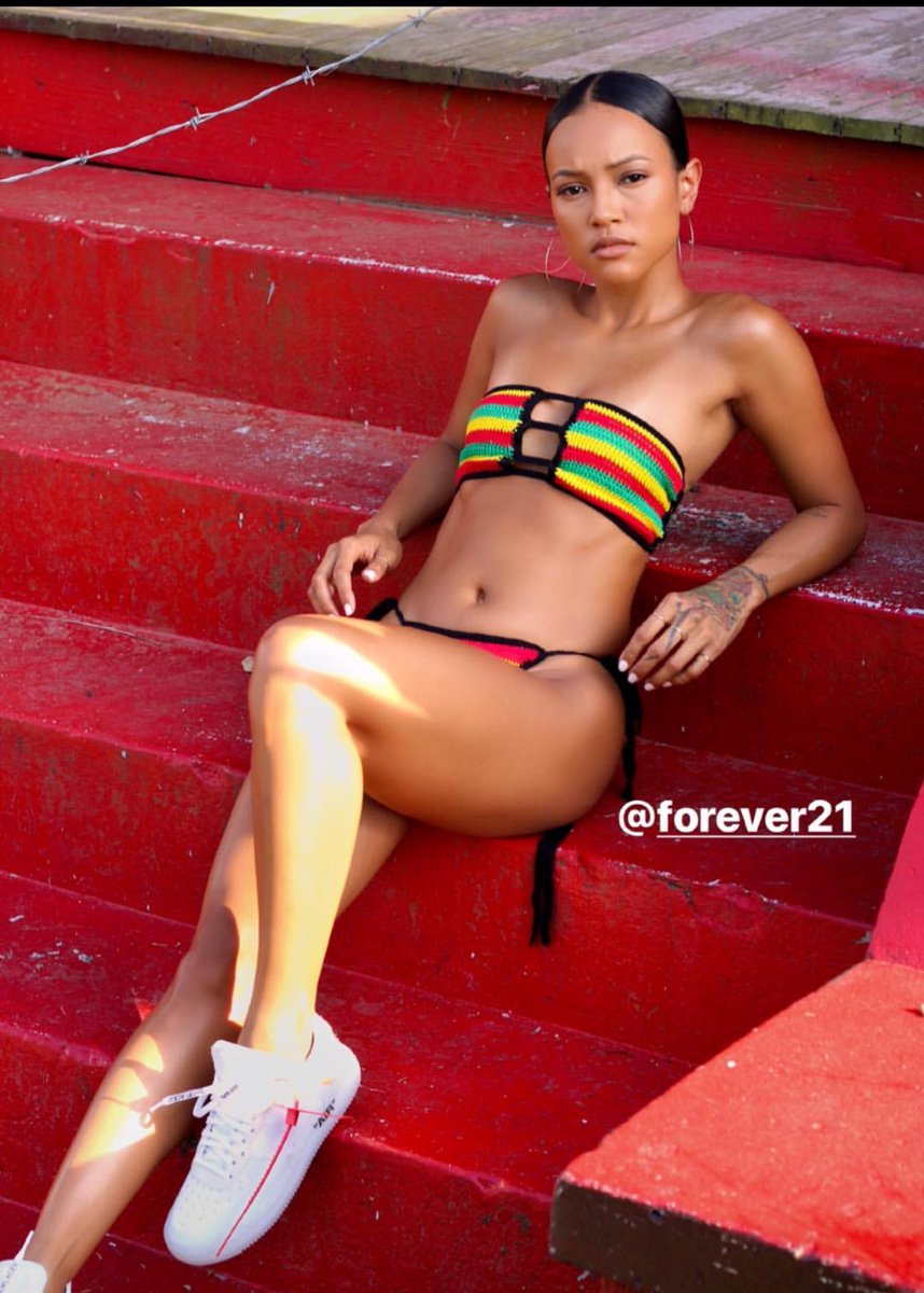 fckyeskarrueche's tweet photo. Forever 21 👀😍 https://t.co/Q4f8o0QuPl
