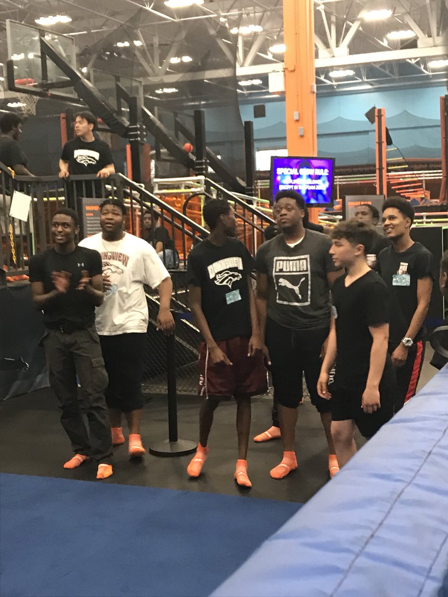 tdsb_DSS's tweet photo. Great morning @SkyZoneVaughan with members of our Boys to Men group. https://t.co/eZLhMSRZrX